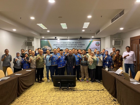 Rapat Kerja Dalam Rangka Penyelesaian Tumpang Tindih Pemanfaatan Kawasan Hutan akibat kebijakan di Provinsi Sulawesi Selatan, Sulawesi Barat dan Sulawesi Tenggara